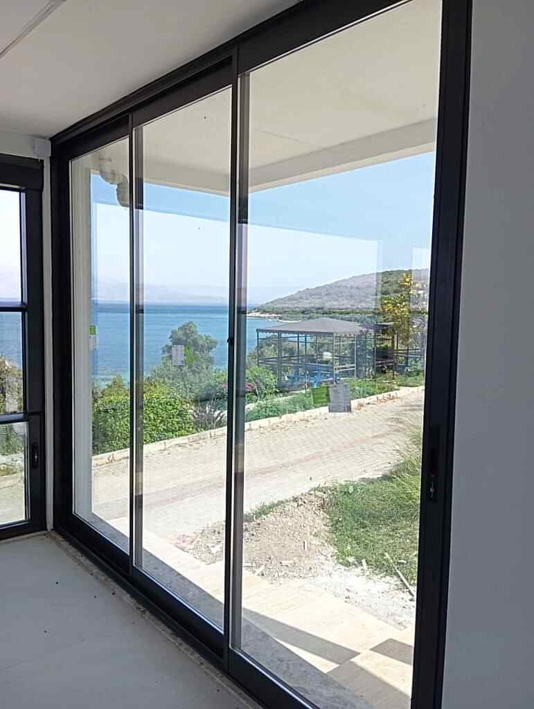Çeşme Cam Balkon